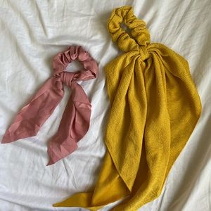 ✨2 scrunchies for $1 !!🎀👱‍♀️